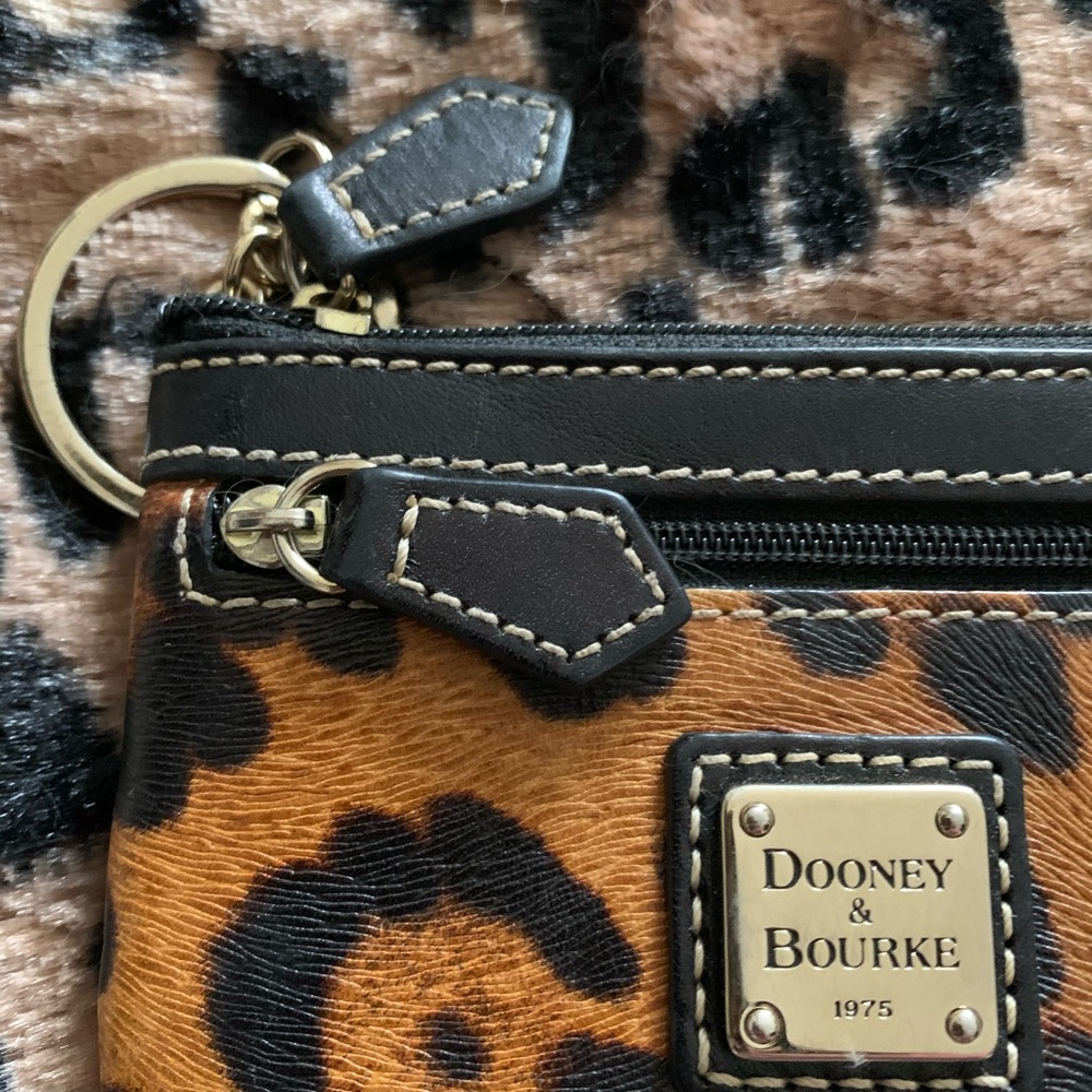 Dooney & Bourke
Key ring coin purse 👛 - Picture 6 of 8
